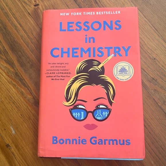 Lessons in Chemistry Book Hardcover by Bonnie Garmus - Picture 1 of 11